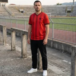 JELEX Equipaciones|Tienda Para Aficionados^Albania "Retro History" Hombre Camiseta