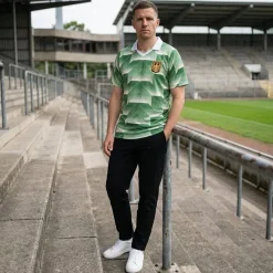 JELEX Equipaciones|Tienda Para Aficionados^Alemania "Retro History" Hombre Camiseta de segunda equipación