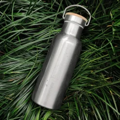 KIRKJUBØUR Outdoor|Camping^® "Eisur" acero inoxidable Botella con colador de té 0,5 L plata