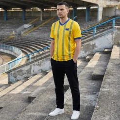 JELEX Equipaciones|Tienda Para Aficionados^Ucrania "Retro History" Hombre Camiseta